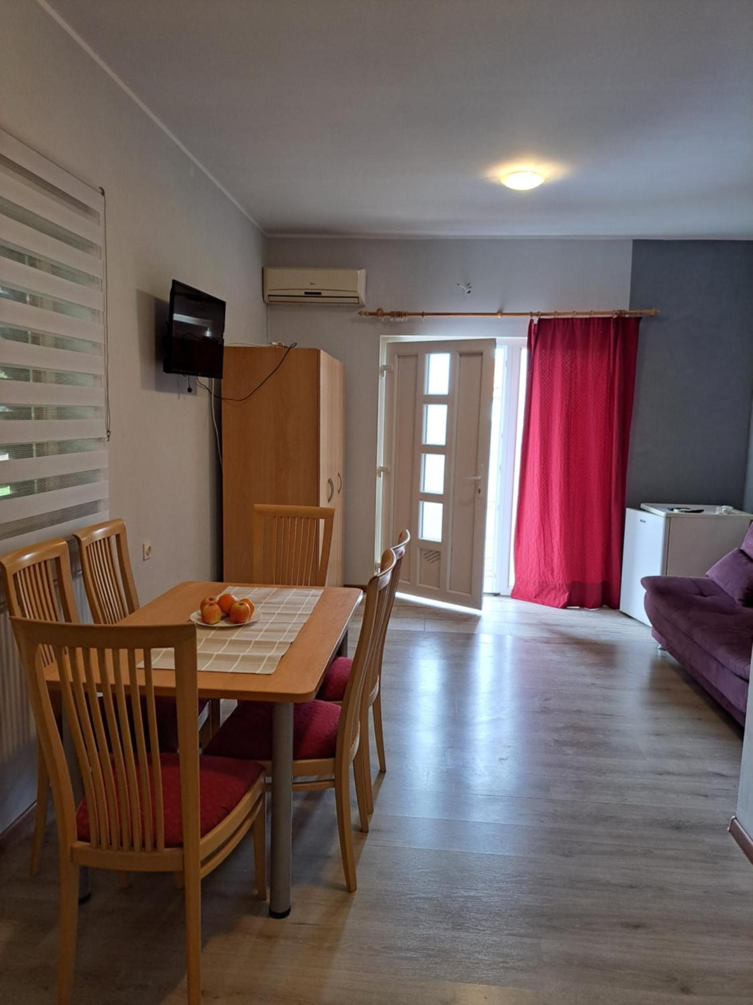 Sobe Apartmani Svitlana Sukošan Exterior foto